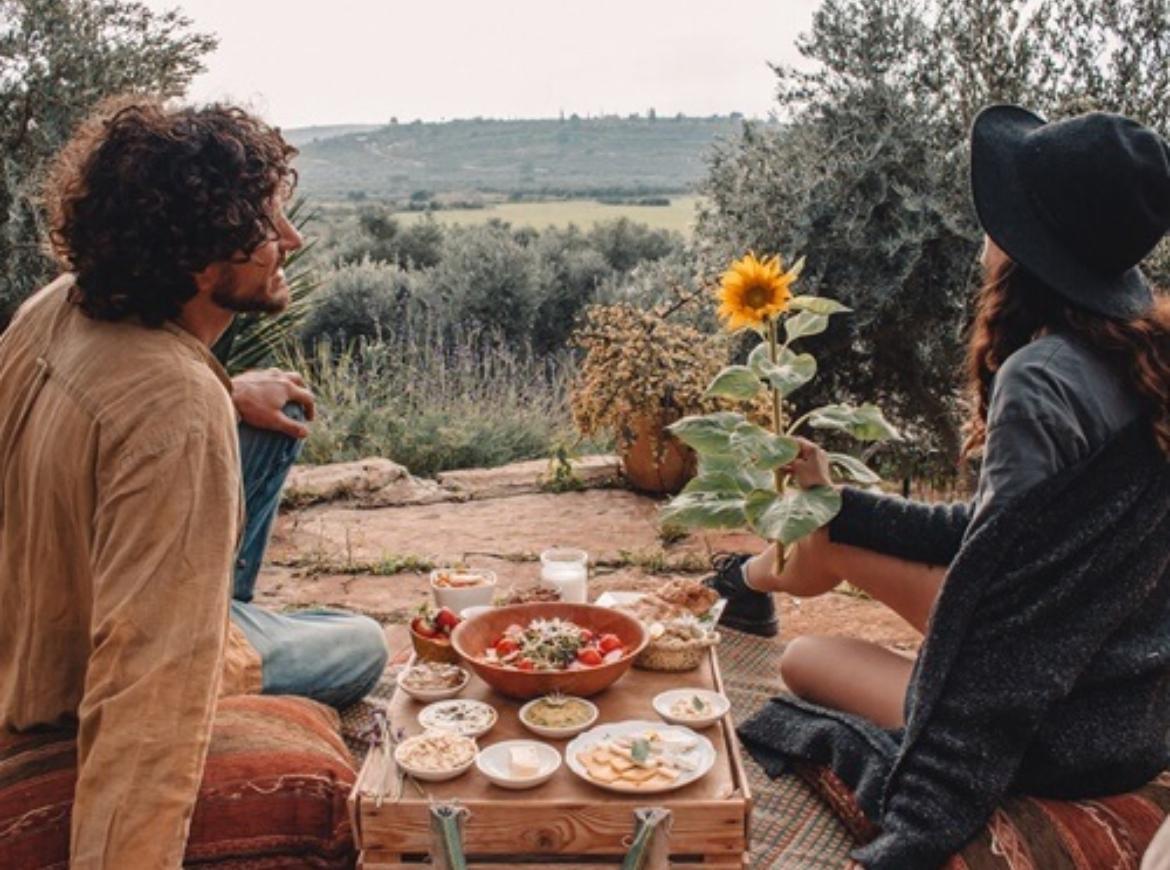 פינת פיקניק זוגית עם נוף פתוח של הגליל בסוף המסלול